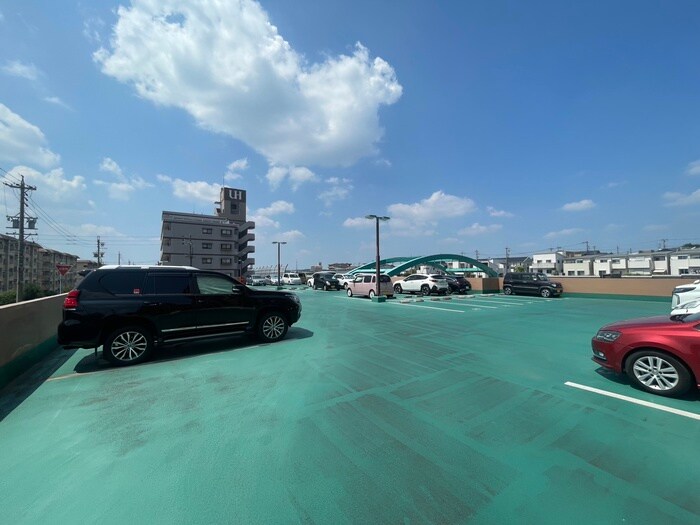 物件外観写真6　(駐車場)