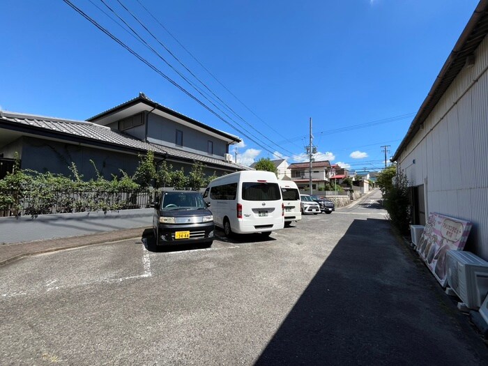 物件外観写真4　(駐車場)