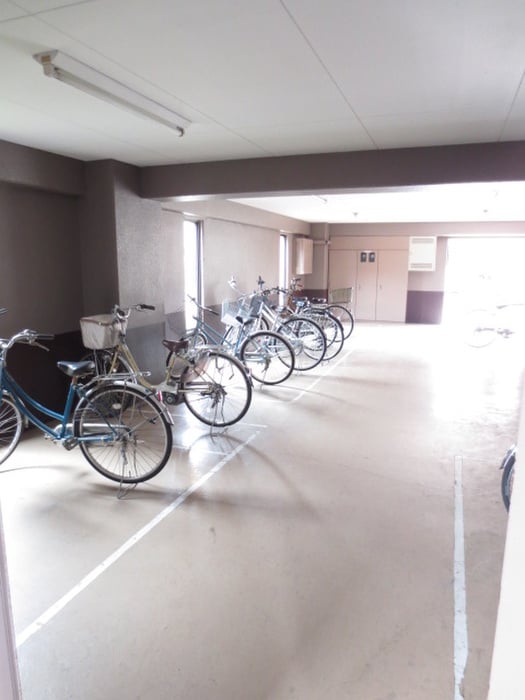物件外観写真3　(駐輪場)