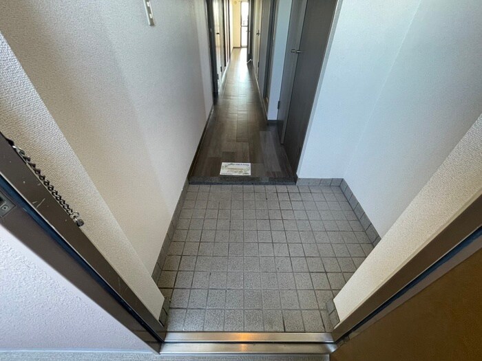 物件内観写真17　(玄関)