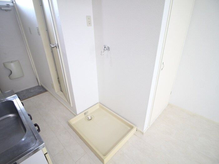 物件内観写真13　(洗濯機置場)