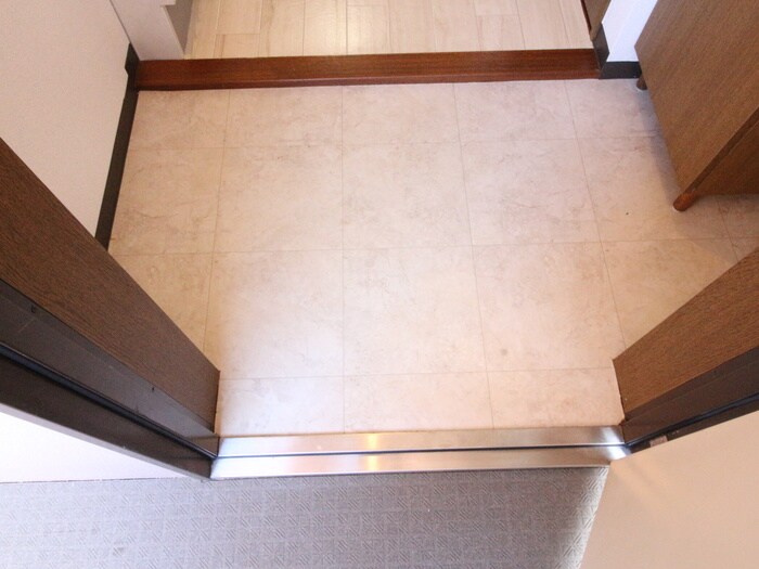 物件内観写真7　(玄関)