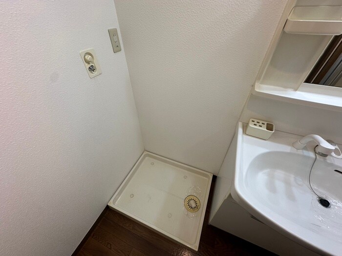 物件内観写真15　(洗濯機置場)