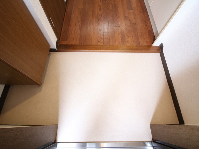 物件内観写真18　(玄関)