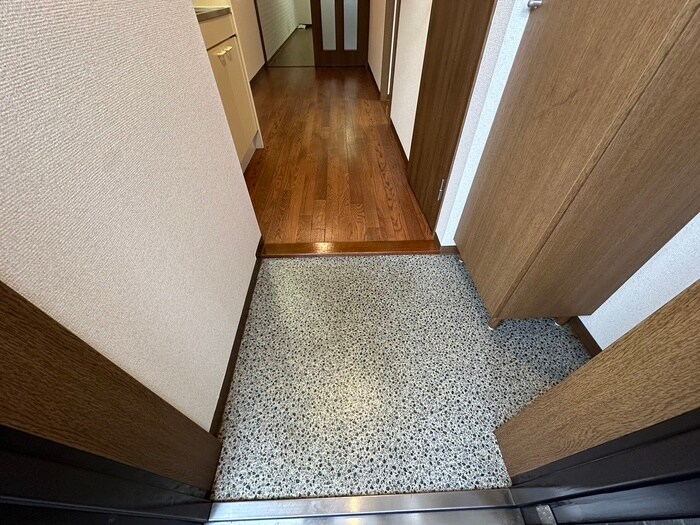 物件内観写真18　(玄関)