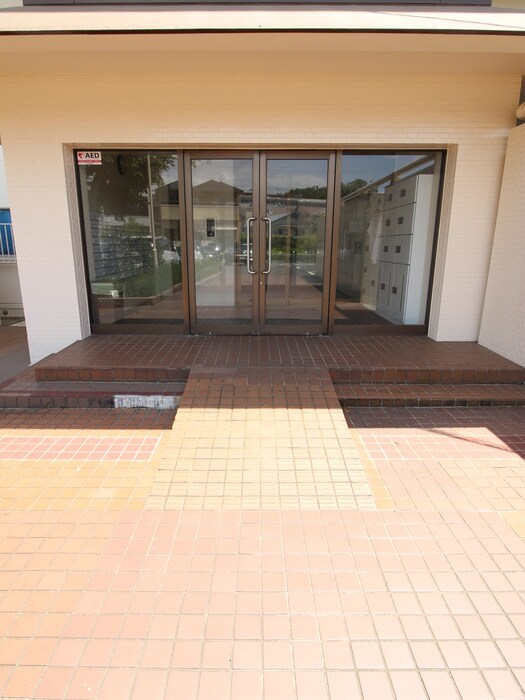 物件外観写真2　(エントランス部分)