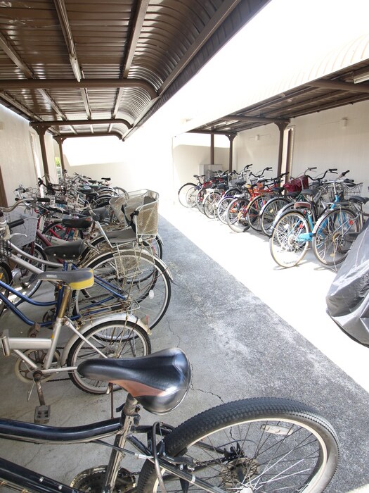 物件外観写真3　(駐輪場)