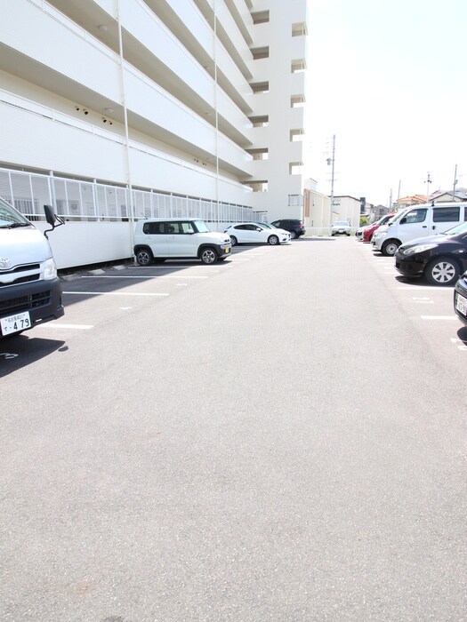 物件外観写真6　(駐車場)