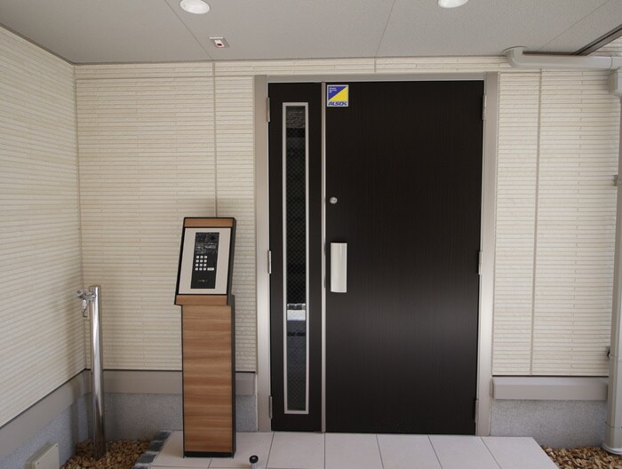 物件外観写真5　(エントランス部分)