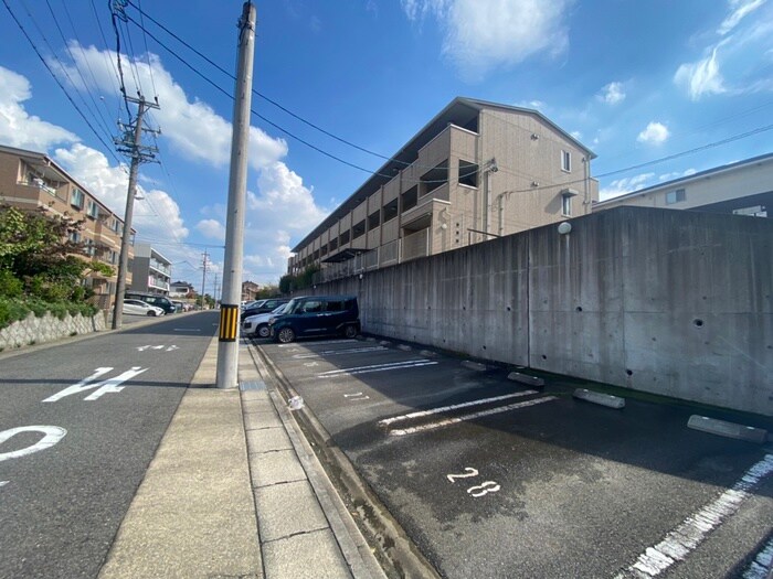 物件外観写真5　(駐車場)