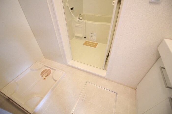 物件内観写真10　(洗濯機置場)