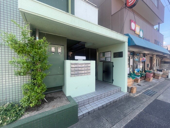 物件外観写真3　(エントランス部分)