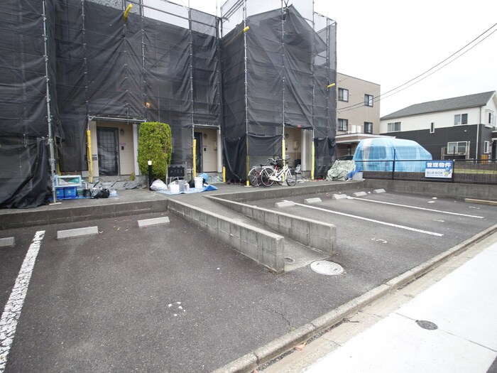 物件外観写真2　(駐車場)