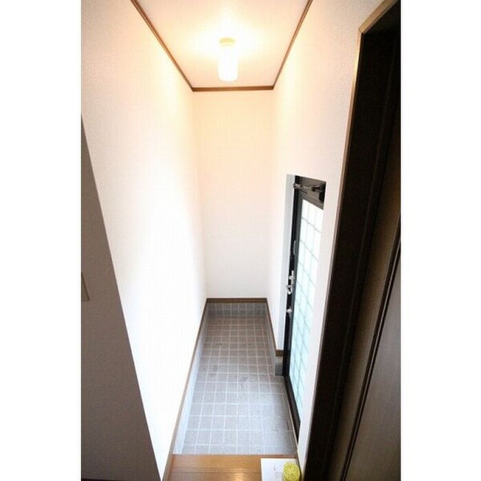 物件内観写真8　(玄関)