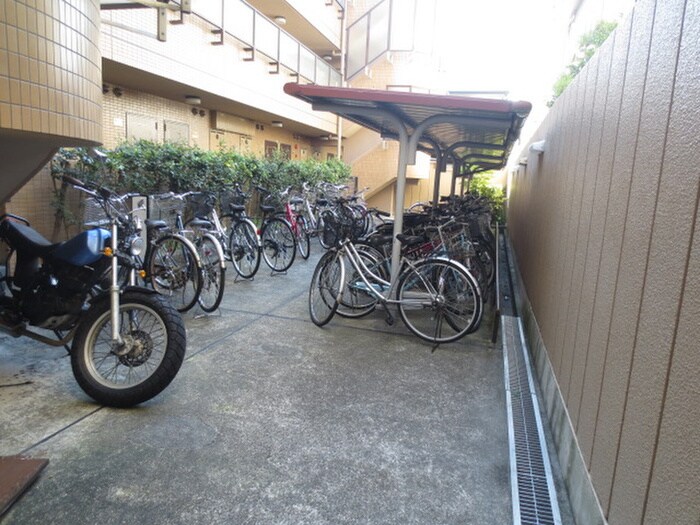 物件外観写真3　(駐輪場)