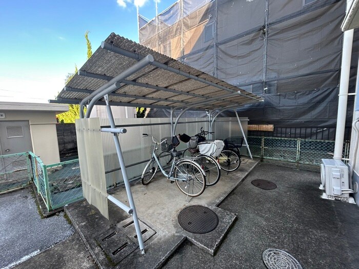 物件外観写真4　(駐輪場)