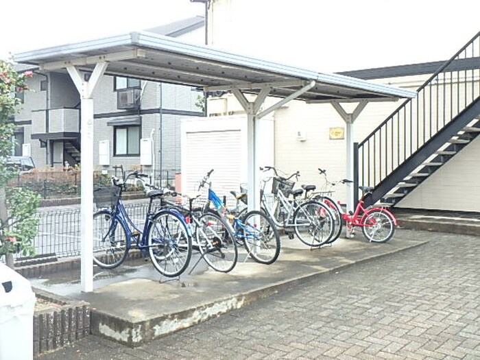物件外観写真3　(駐輪場)