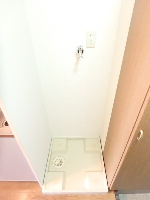 物件内観写真10　(洗濯機置場)