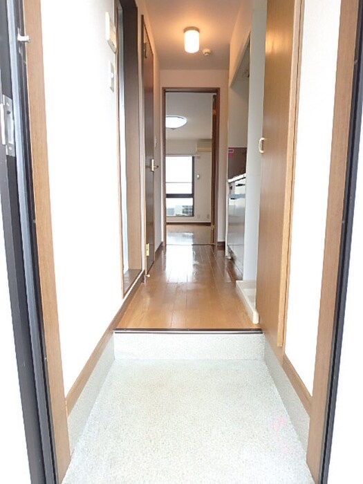 物件内観写真18　(玄関)