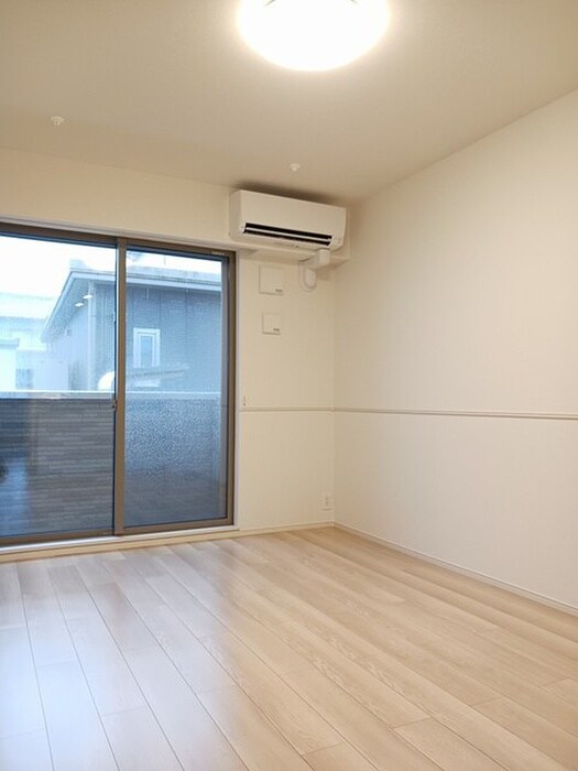 物件内観写真3　(居室)