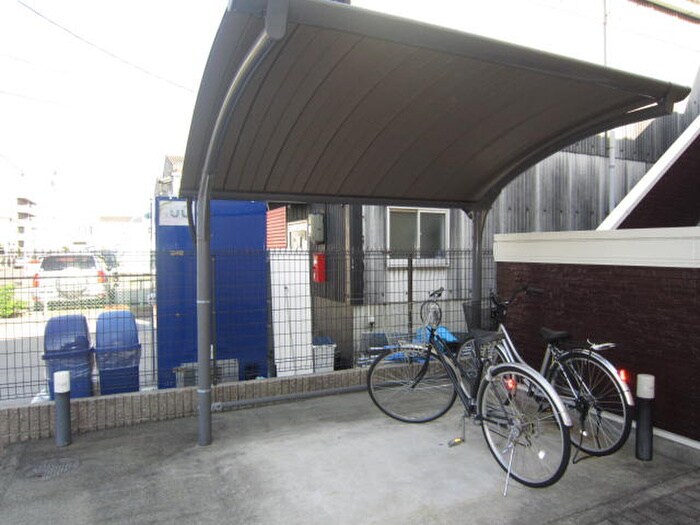 物件外観写真3　(駐輪場)