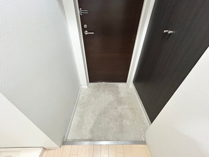 物件内観写真16　(玄関)