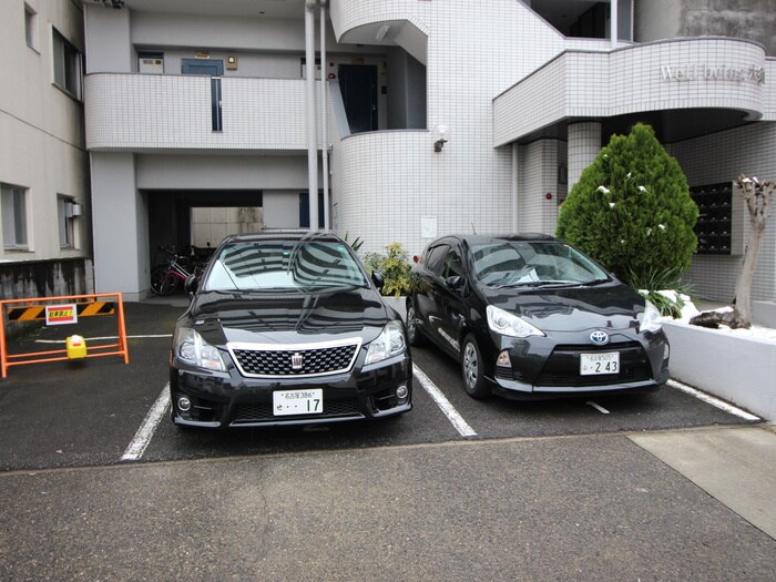 物件外観写真5　(駐車場)