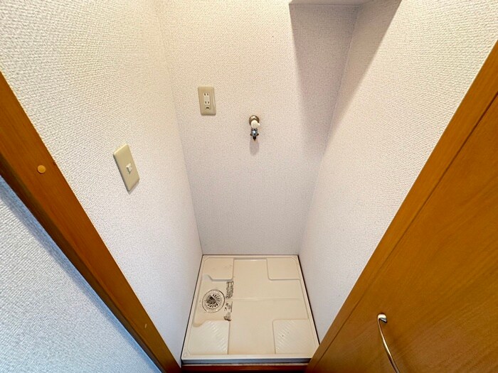 物件内観写真17　(洗濯機置場)
