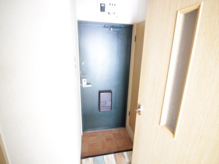 物件内観写真7　(玄関)