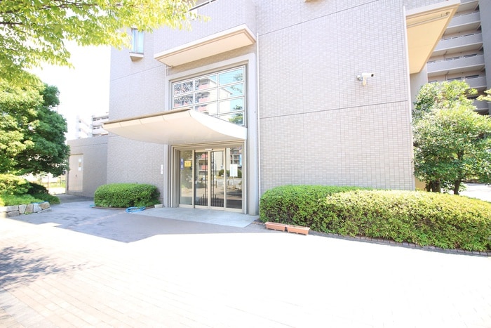 物件外観写真4　(エントランス部分)