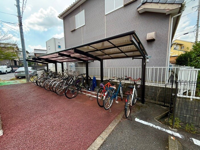 物件外観写真5　(駐輪場)