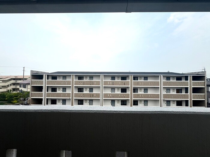 物件内観写真18　(室内からの展望)