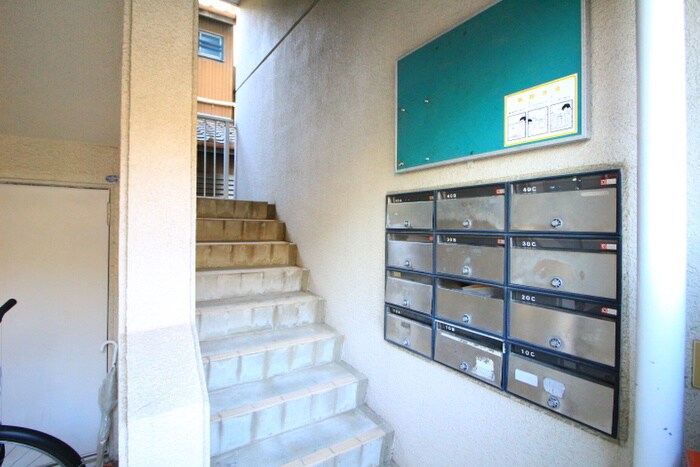 物件外観写真6　(エントランス部分)