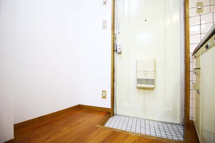 物件内観写真17　(玄関)