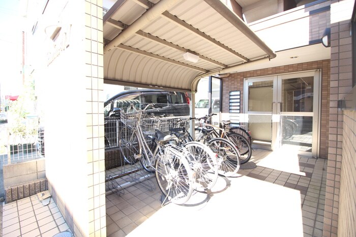 物件外観写真2　(駐輪場)