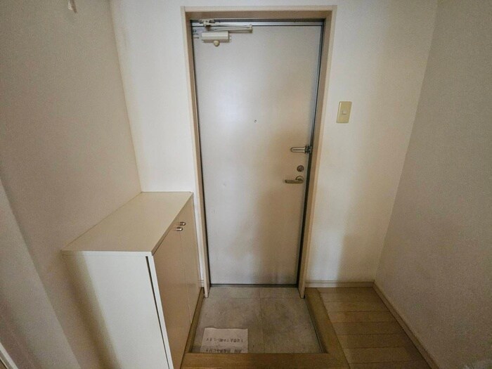 物件内観写真18　(玄関)