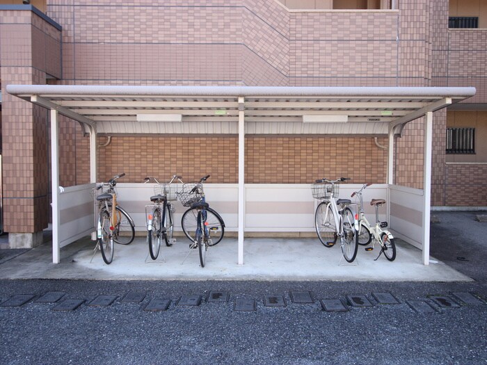 物件外観写真3　(駐輪場)