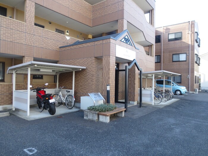 物件外観写真5　(エントランス部分)