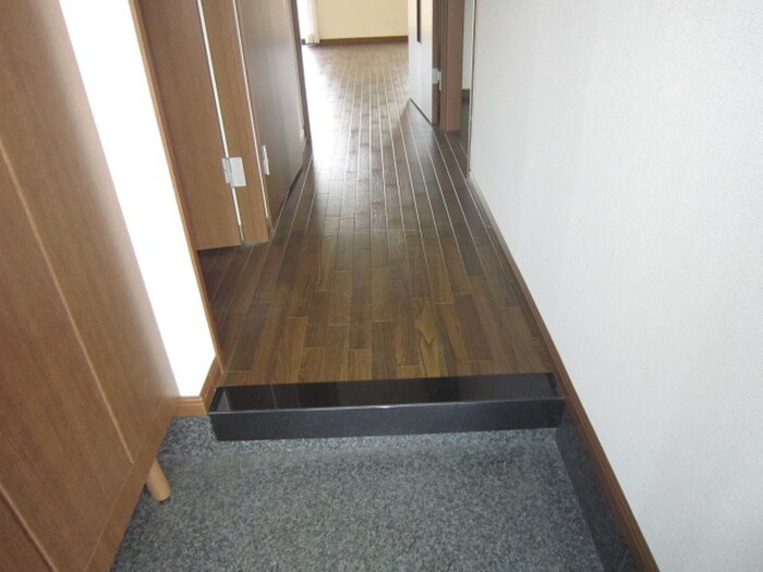 物件内観写真15　(玄関)