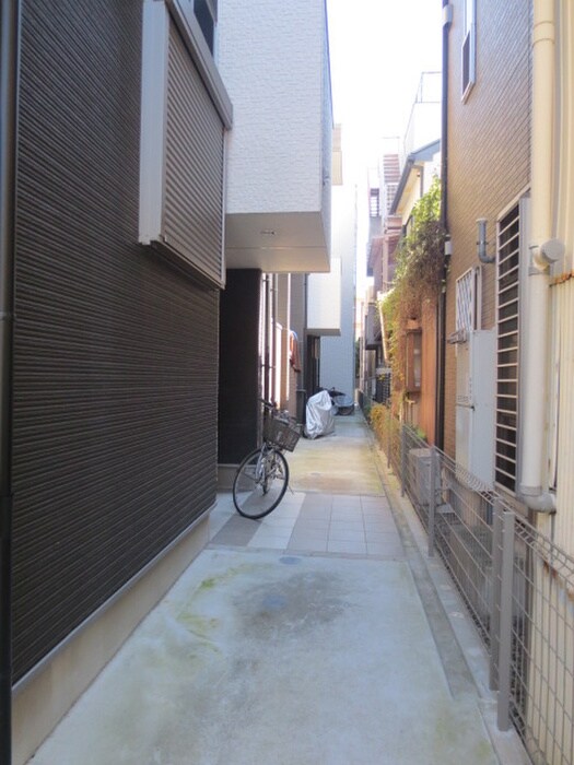 物件外観写真4　(エントランス部分)