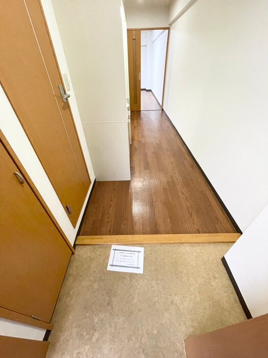 物件内観写真16　(玄関)