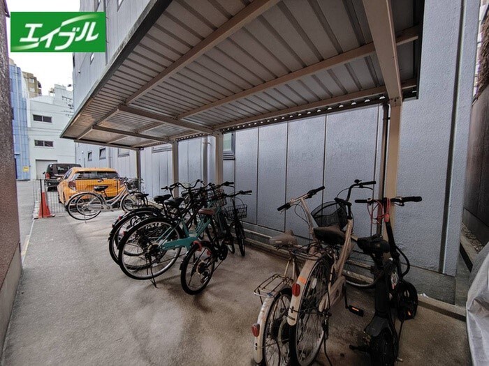 物件外観写真3　(駐輪場)