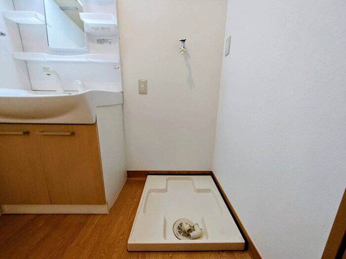 物件内観写真15　(洗濯機置場)