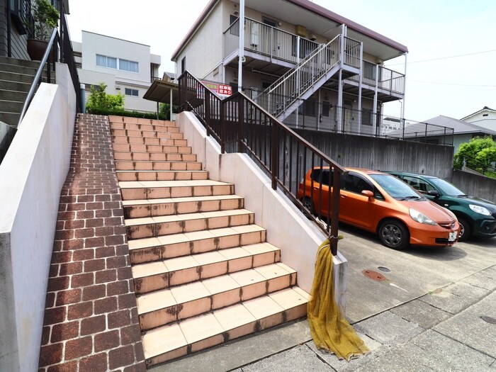 物件外観写真5　(エントランス部分)