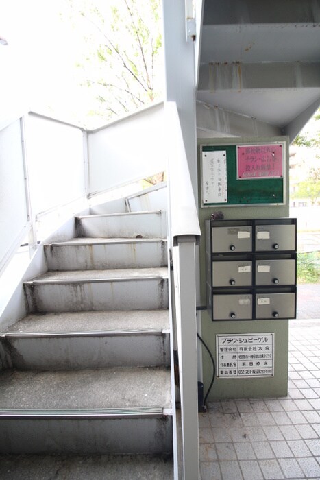 物件外観写真5　(エントランス部分)