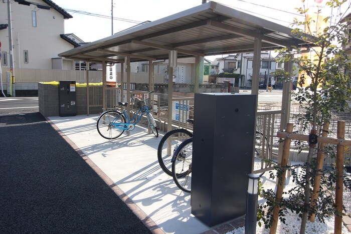 物件外観写真4　(駐輪場)