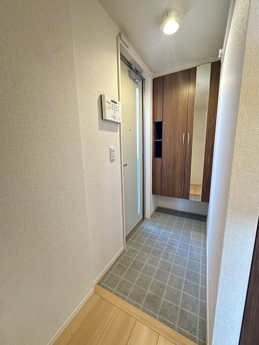 物件内観写真12　(玄関)