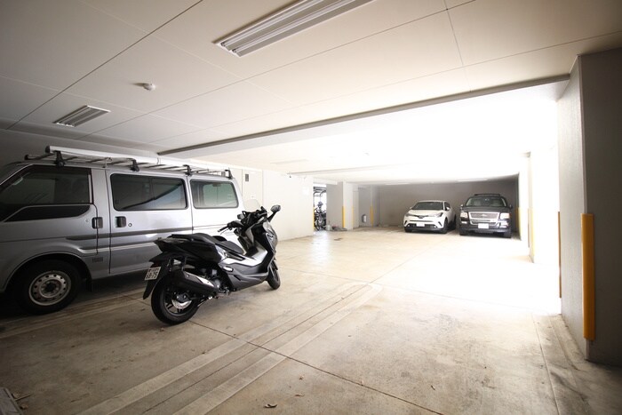 物件外観写真4　(駐車場)