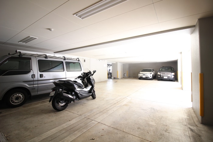 物件外観写真4　(駐車場)