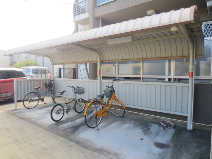 物件外観写真5　(駐輪場)